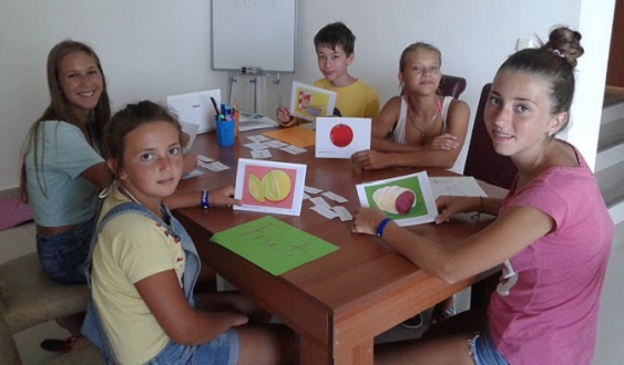 Літні канікули у дитячому таборі в Болгарії